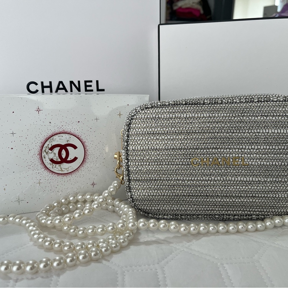 Chanel Holiday 2022 cosmetic pouch purse Custom